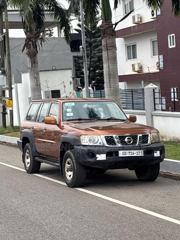 Nissan Patrol 2005 Brown