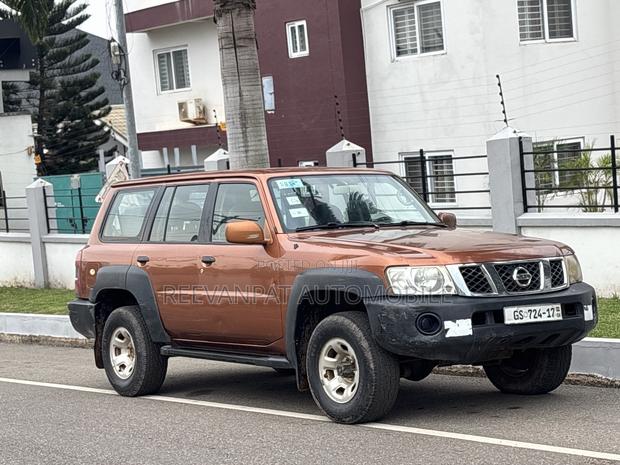 Nissan Patrol 2005 Brown