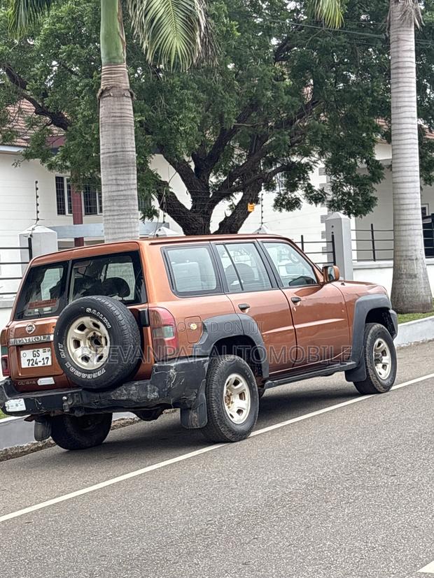 Nissan Patrol 2005 Brown