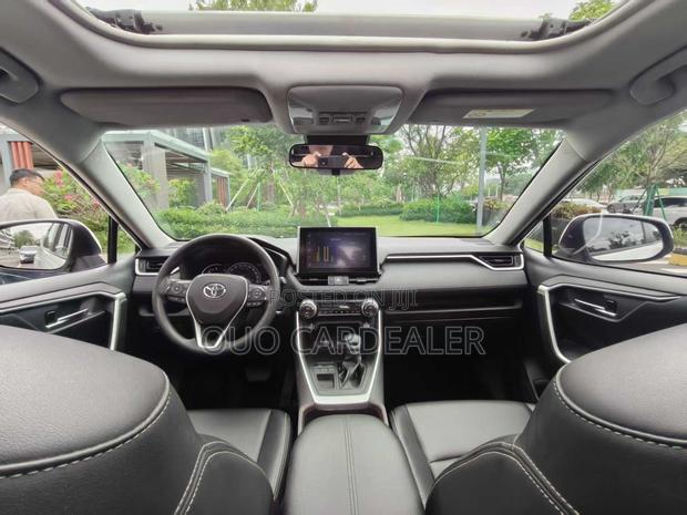 Toyota RAV4 2022 White
