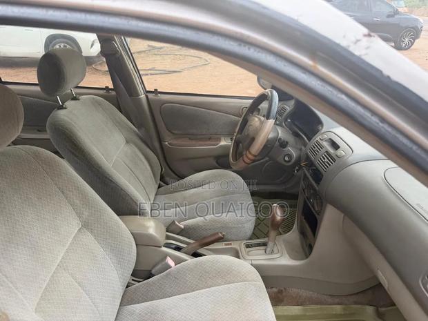 Toyota Corolla 2000 Gold