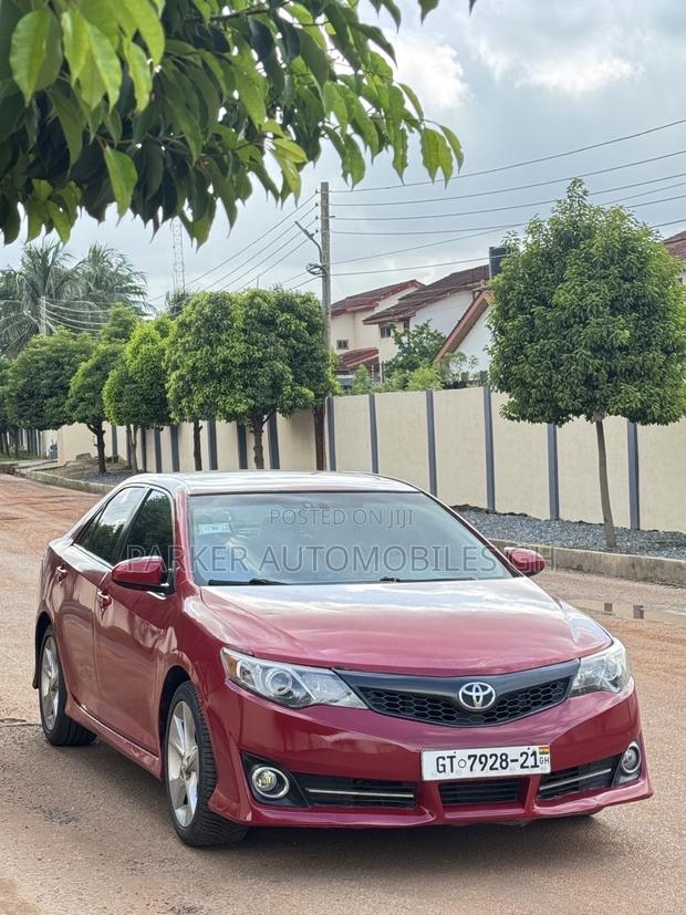Toyota Camry SE 4dr Sedan (2.5L 4cyl 6A) 2014 Red
