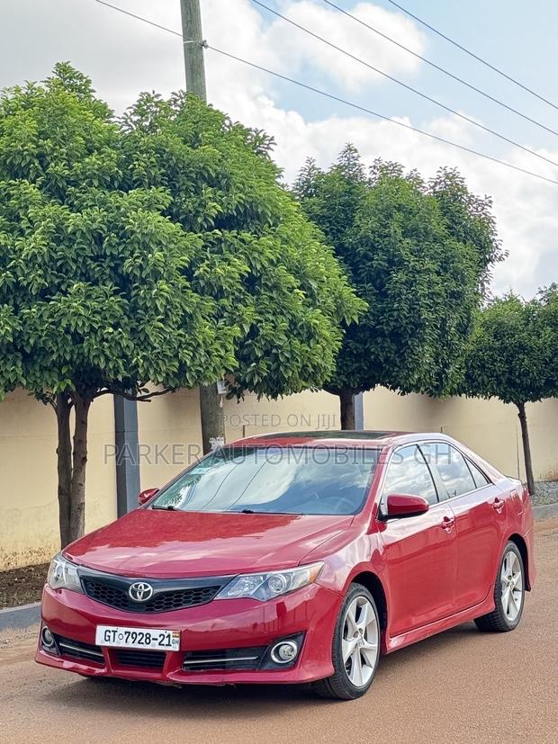 Toyota Camry SE 4dr Sedan (2.5L 4cyl 6A) 2014 Red