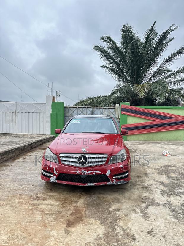 Mercedes-Benz C250 2012 Red