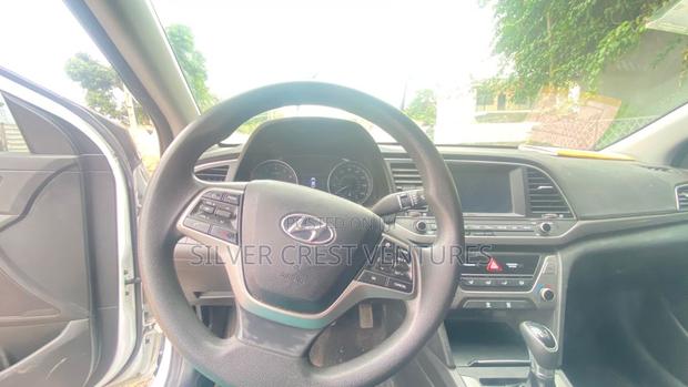 Hyundai Elantra SE 2018 White