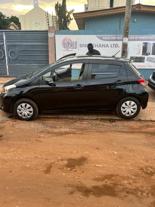 Toyota Vitz 1.3 AWD 5dr 2015 Black