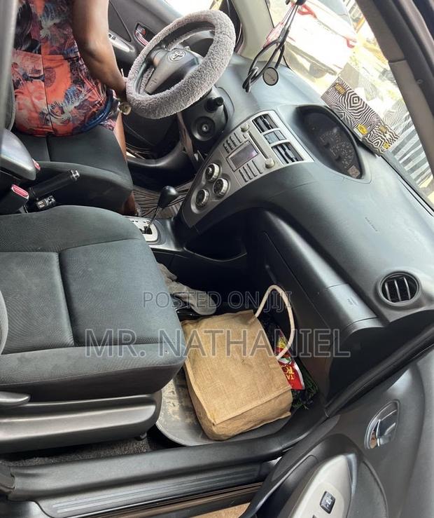 Toyota Yaris 2012 Black