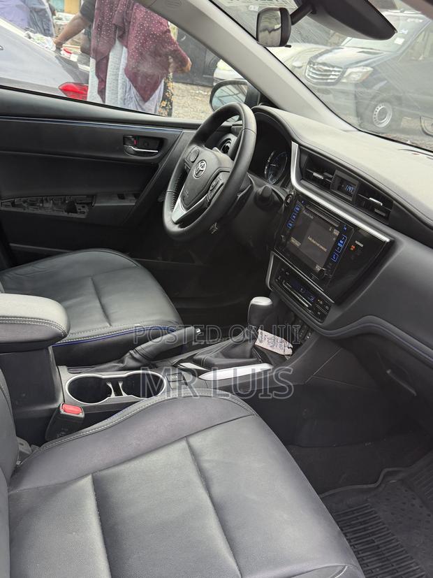 Toyota Corolla XSE 4dr Sedan (1.8L 4cyl CVT) 2017 Black