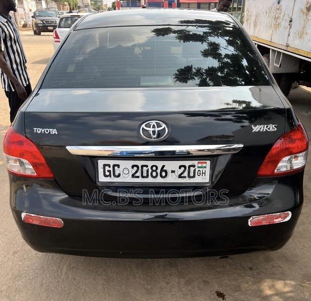 Toyota Yaris 2011 Black