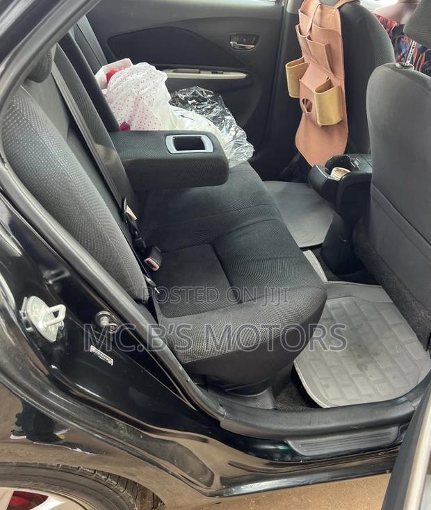 Toyota Yaris 2011 Black