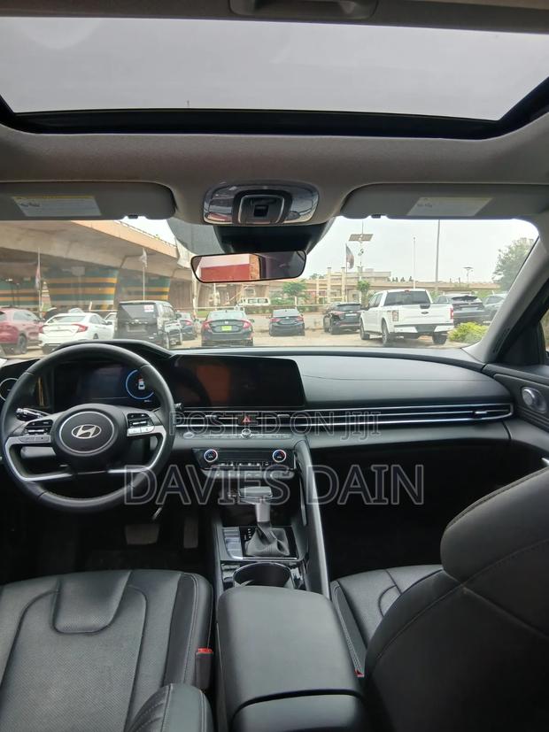Hyundai Elantra 2025 Black