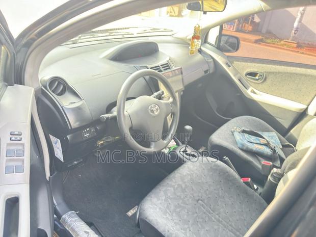 Toyota Vitz 2010 Black