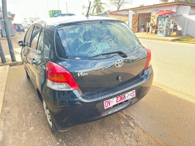 Toyota Vitz 2010 Black