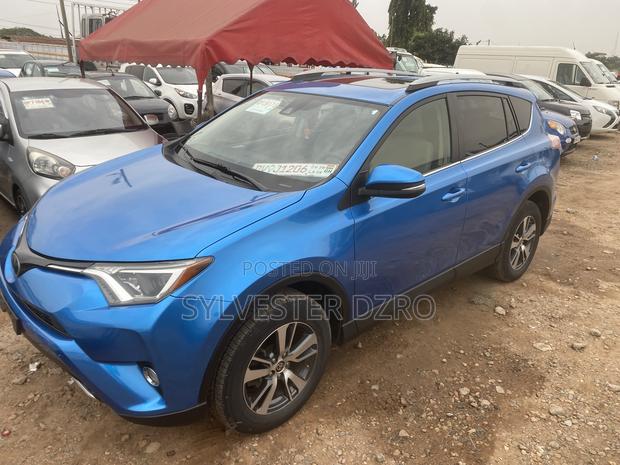 Toyota RAV4 2018 Blue
