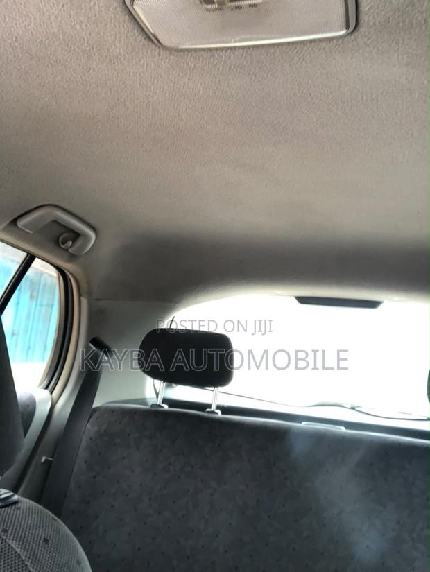 Toyota Vitz 2010 Silver
