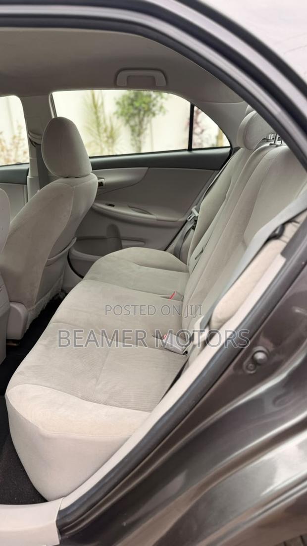 Toyota Corolla LE Special Edition 4dr Sedan (1.8L 4cyl 4A) 2013 Gray