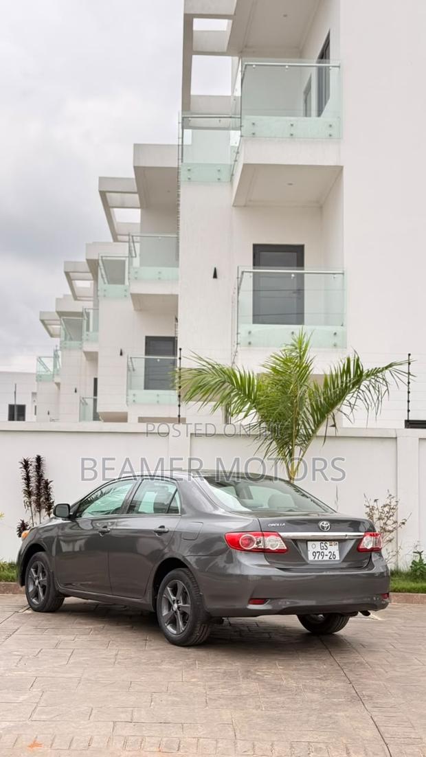 Toyota Corolla LE Special Edition 4dr Sedan (1.8L 4cyl 4A) 2013 Gray