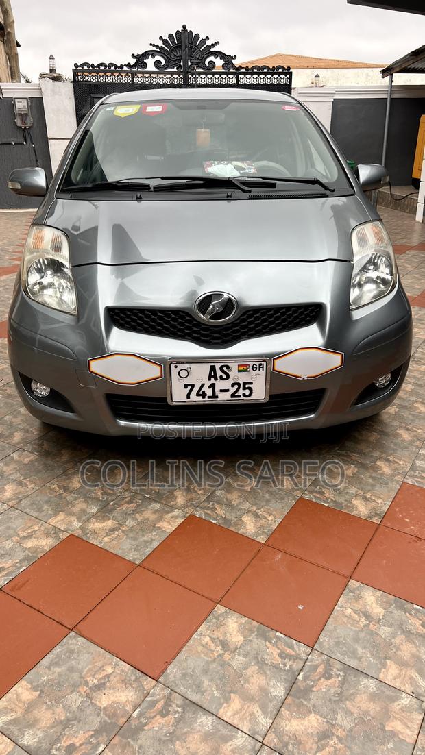Toyota Vitz 1.3 FWD 3dr 2009 Beige