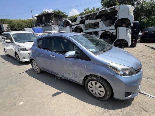 Toyota Vitz 1.3 AWD 5dr 2013 Blue