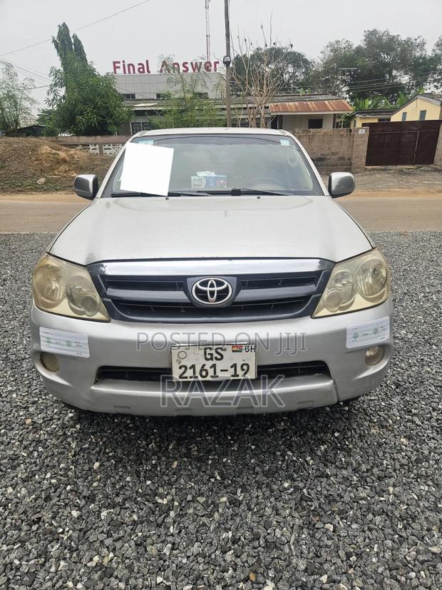 Toyota Fortuner 2010 Gold