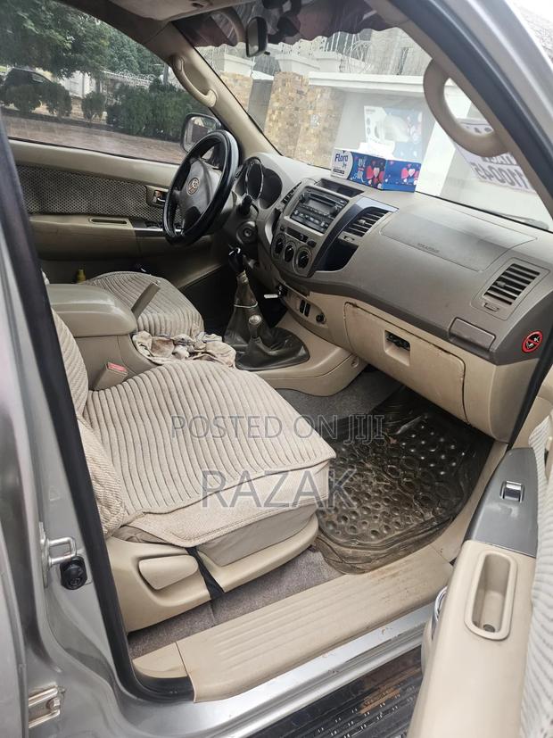Toyota Fortuner 2010 Gold