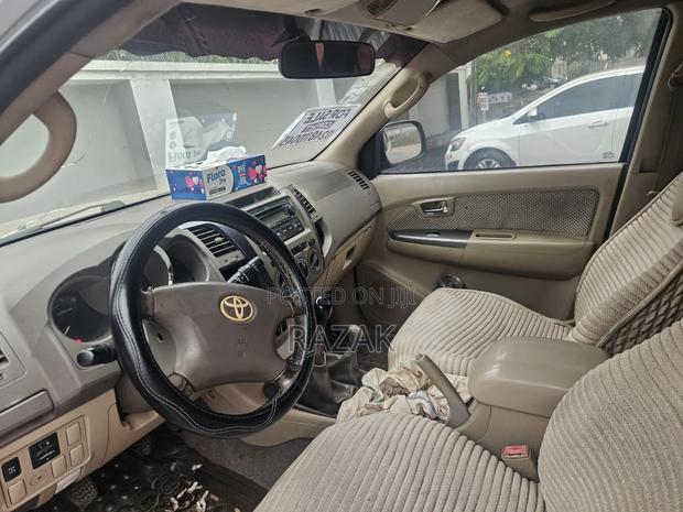 Toyota Fortuner 2010 Gold