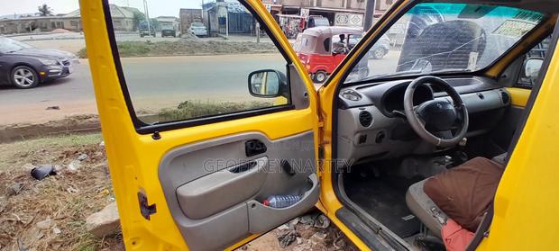 Renault Kangoo 2011 Yellow