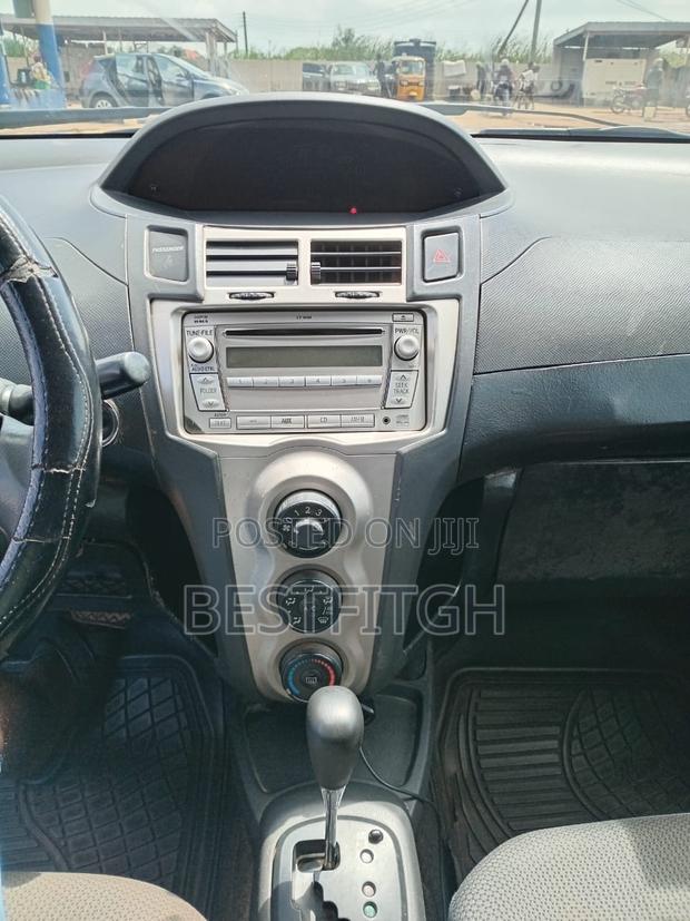 Toyota Vitz 2010 Blue