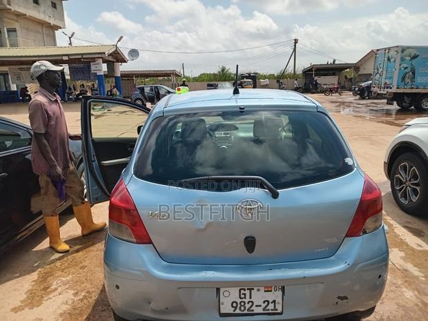 Toyota Vitz 2010 Blue