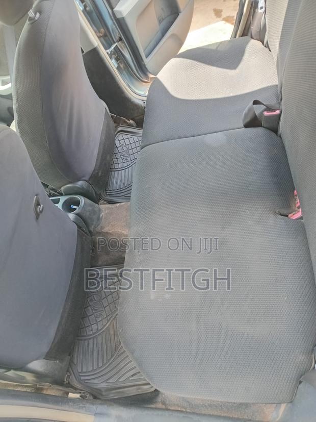 Toyota Vitz 2010 Blue
