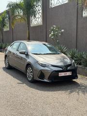 Toyota Corolla XLE 4dr Sedan (1.8L 4cyl CVT) 2017 Gray for sale