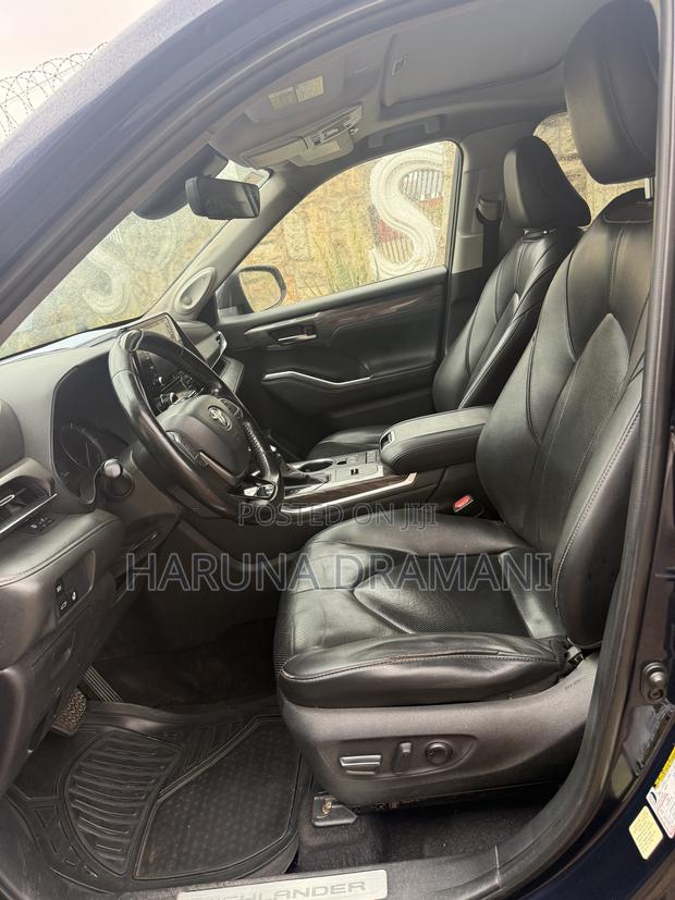 Toyota Highlander Limited 2021 Blue