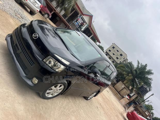 Toyota Voxy 2010 Black