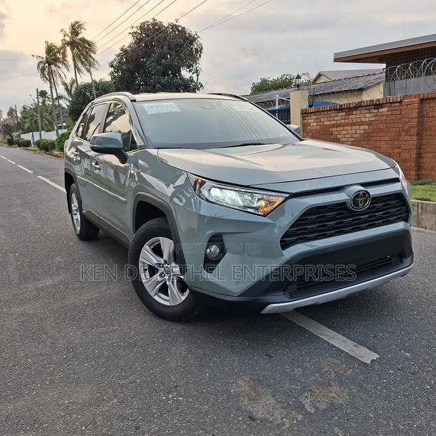 Toyota RAV4 2021 Green