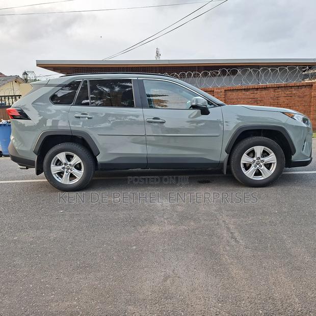 Toyota RAV4 2021 Green