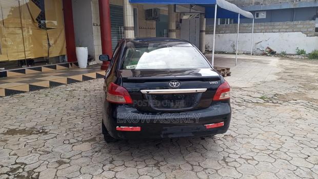 Toyota Yaris 2011 Black
