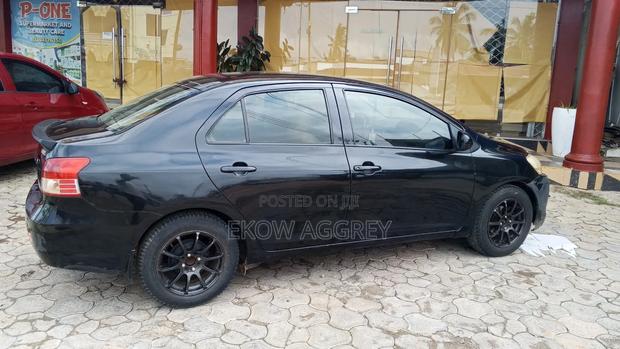 Toyota Yaris 2011 Black