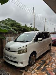 Toyota Voxy 2010 White for sale