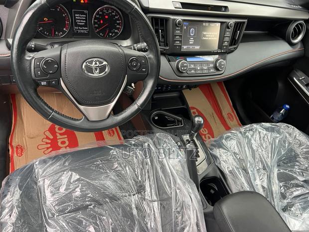 Toyota RAV4 2017 Red