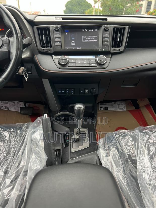 Toyota RAV4 2017 Red
