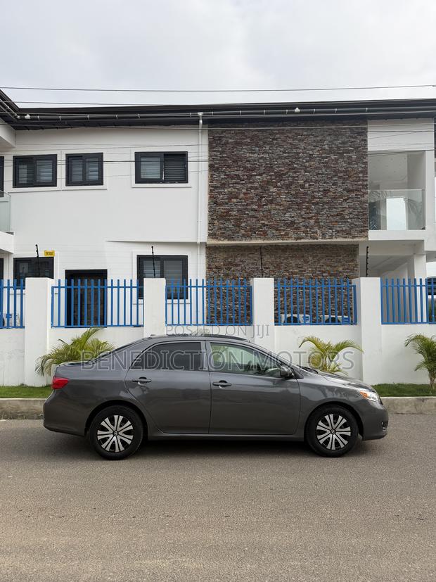 Toyota Corolla LE 4dr Sedan (1.8L 4cyl 4A) 2010 White