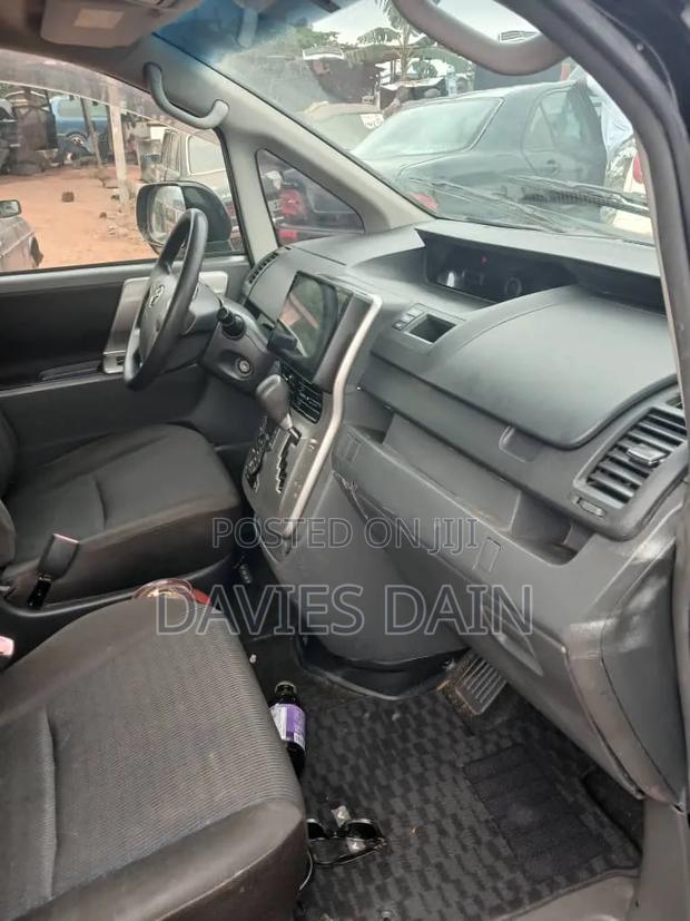 Toyota Voxy 2013 Black