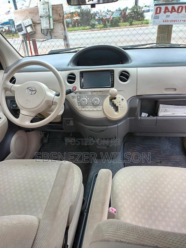 Toyota Sienta 2012 White