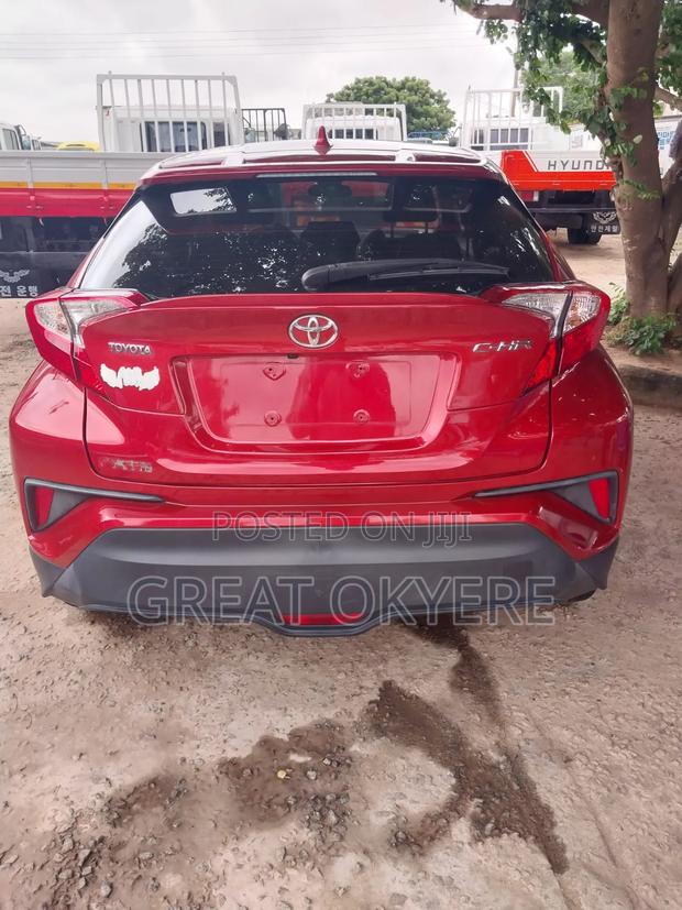 Toyota C-HR XLE FWD Sport Utility (2.0L 4cyl 2AM) 2018 Red