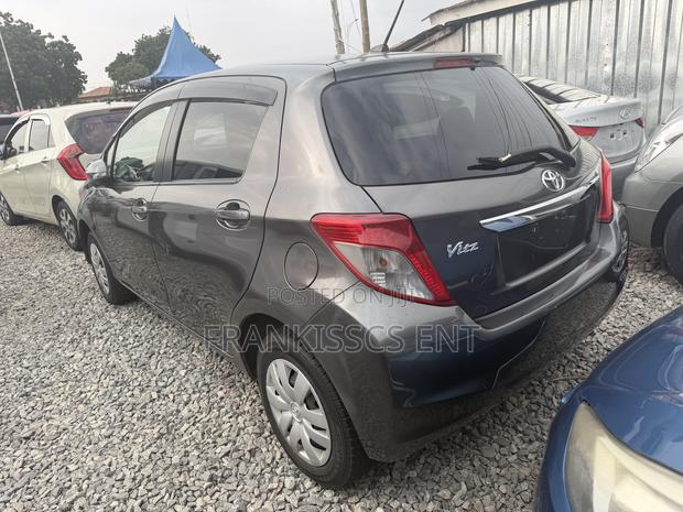 Toyota Vitz 1.3 AWD 5dr 2012 Gray