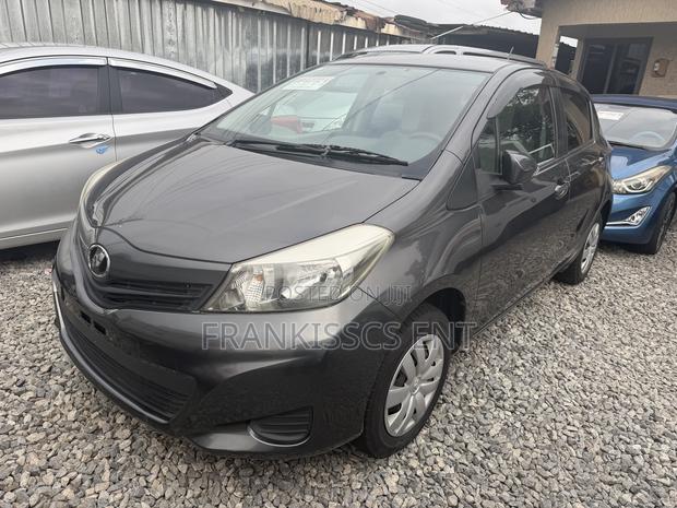 Toyota Vitz 1.3 AWD 5dr 2012 Gray