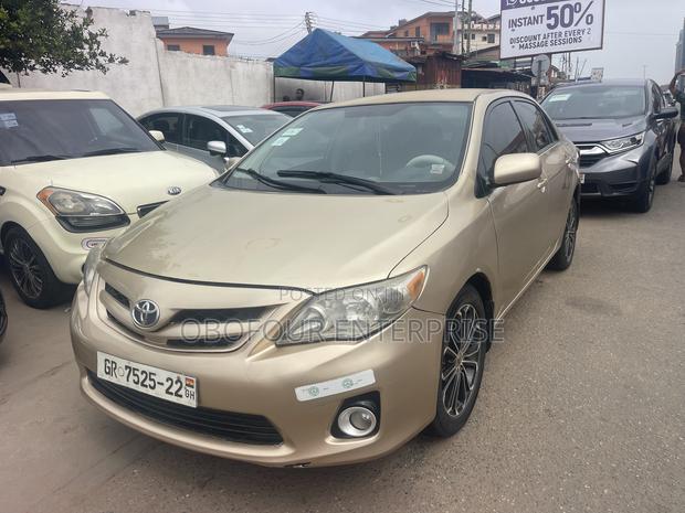Toyota Corolla LE 4dr Sedan (1.8L 4cyl 4A) 2013 Gold