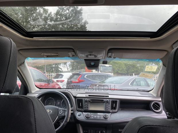 Toyota RAV4 LE 4dr SUV (2.5L 4cyl 6A) 2018 Gray