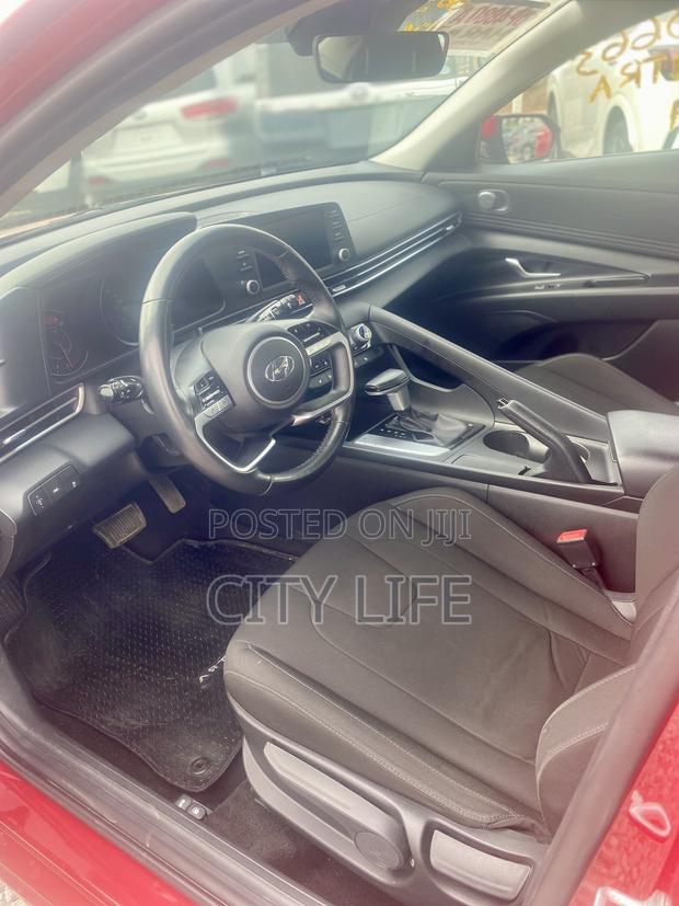 Hyundai Elantra 2021 Red