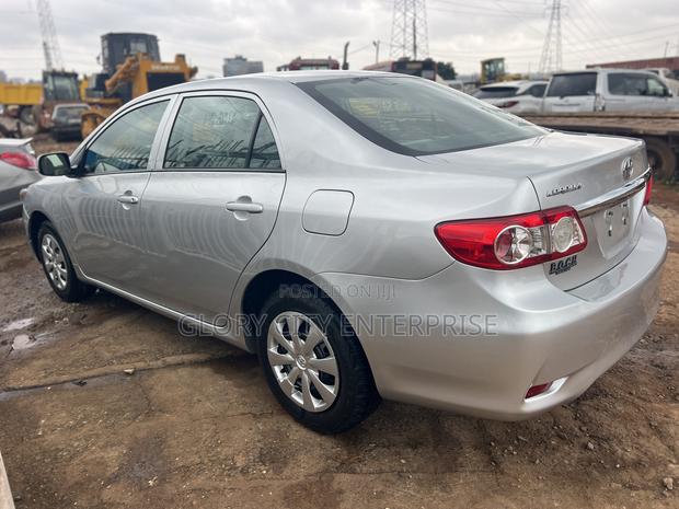 Toyota Corolla LE 4dr Sedan (1.8L 4cyl 4A) 2013 Silver